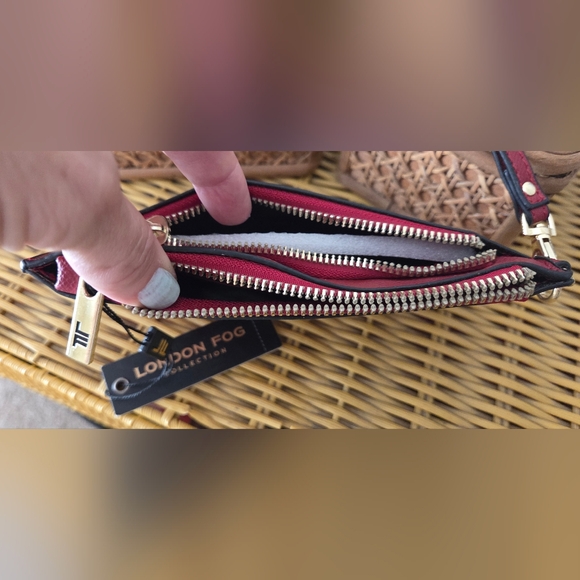 NWT-London Fog Red Clutch Wristlet - Picture 4 of 7
